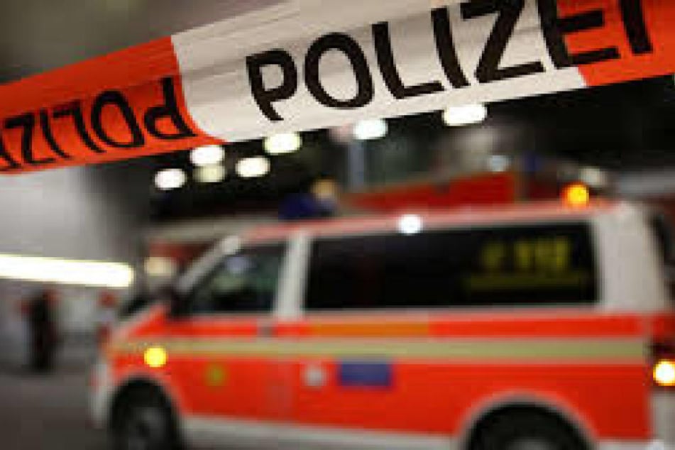 Die Rettungskräfte konnten den schwer verletzten Mann noch retten. (Symbolbild)