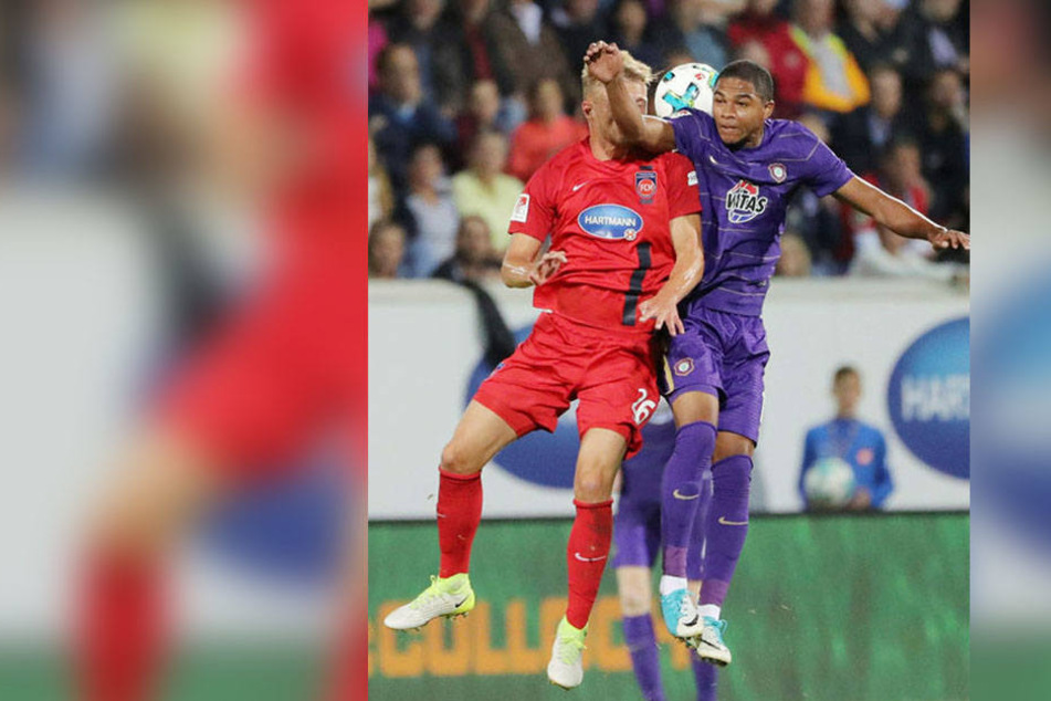 Michael Maria (r., gegen Marcel Titsch-Rivero) spielte nur einmal - für 16 Minuten beim Wiederholungsspiel in Heidenheim.