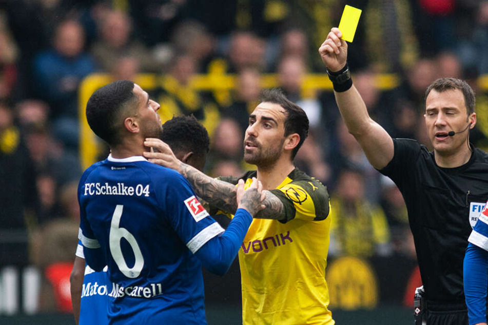 Schiedsrichter Felix Zwayer (r.) erklärte seine teilweise stark umstrittenen Entscheidungen.