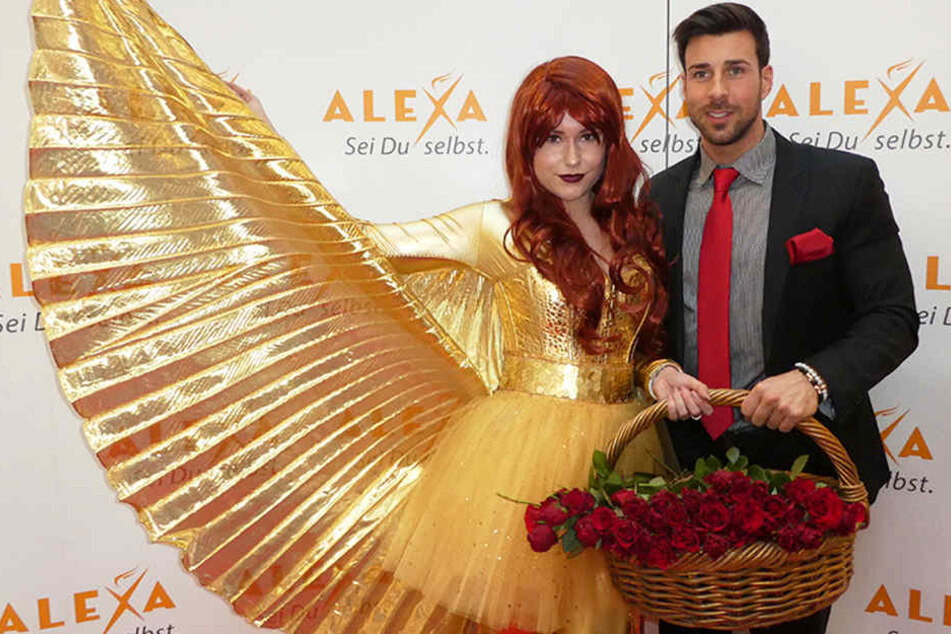 Leonard Freier verteilte am Valentinstag in einem Berliner Einkaufszentrum viele Rosen.