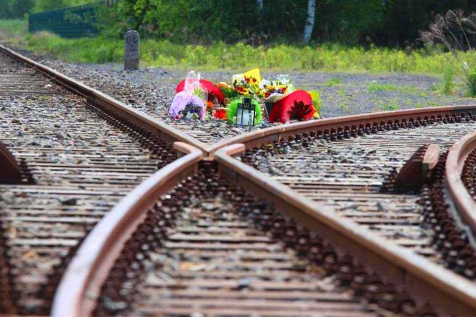Zwei Menschen kamen beim Crash ums Leben. Ihr Sohn will erfahren, wer an dem Unglück Schuld hat.