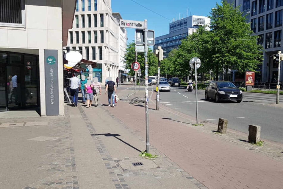 Das Bild zeigt den Tatort aus Richtung des Hillmannkomplexes.