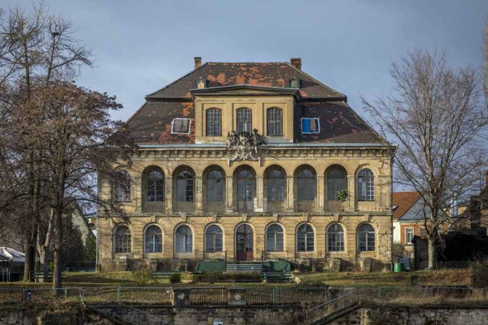 Das Schloss Übigau verfällt seit Jahren.
