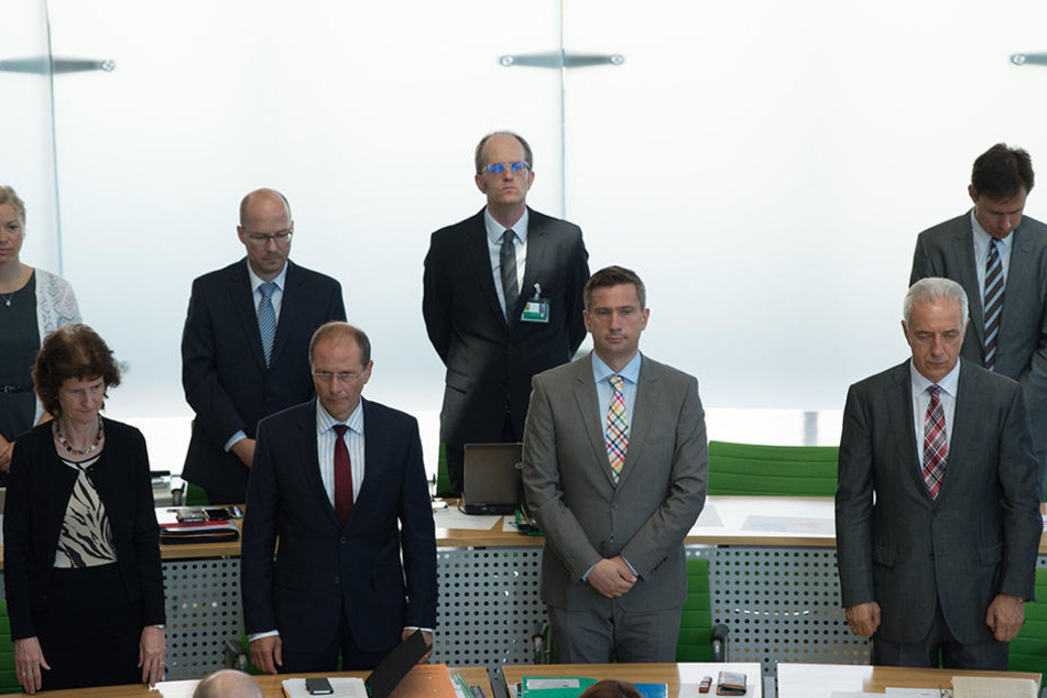 Im Landtag wurde Kohl mit einer Schweigeminute gedacht.