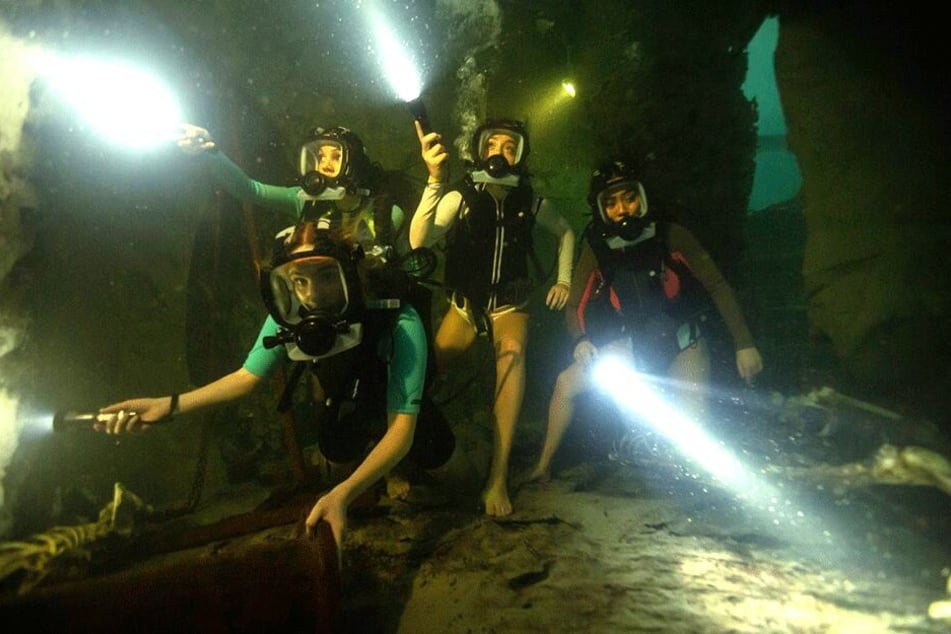 In "47 Meters Down: Uncaged" bekommen es vier Taucherinnen in einer Ruinenlandschaft mit aggressiven Meeresbewohnern zu tun.