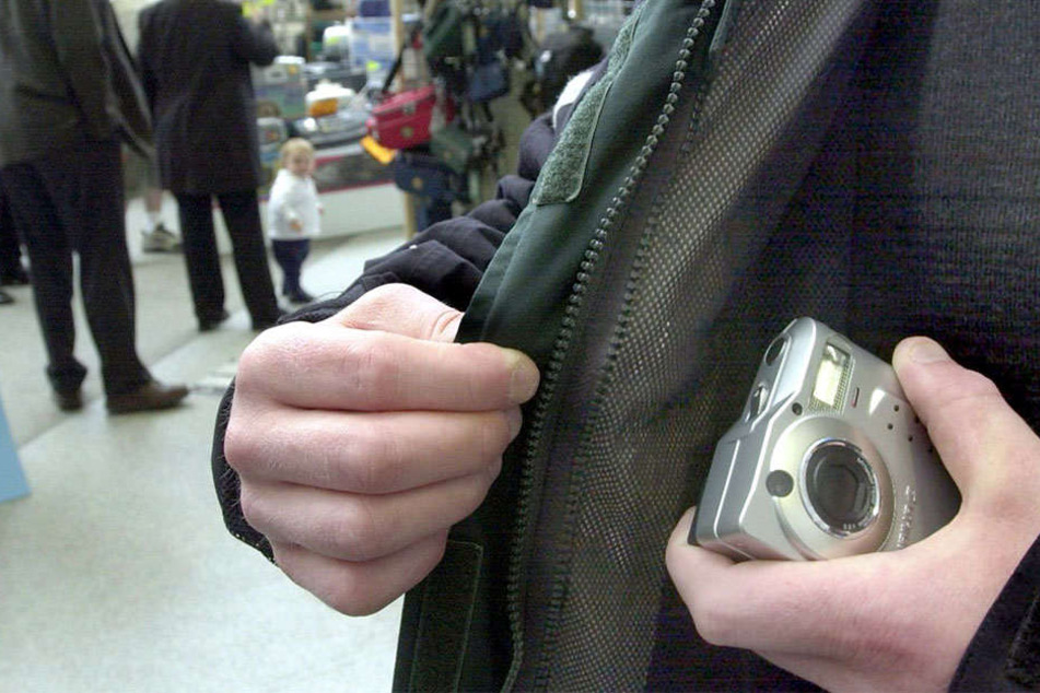 Der 18-Jährige hat aufgrund seiner schwierigen Jugend weder eine schulische noch eine berufliche Ausbildung genossen. (Symbolbild)