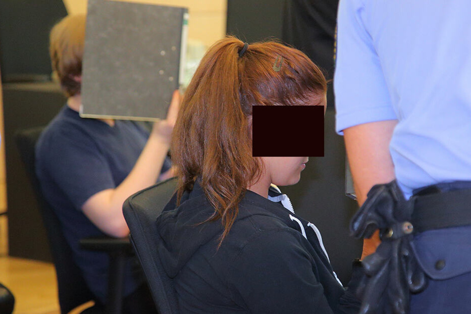 Die Dresden-Version von "Bonnie und Clyde": Alexander S. (19, l.) und Marie Louise R. (18).
