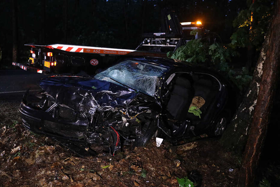Der Fahrer des Renault verstarb noch am Unfallort.