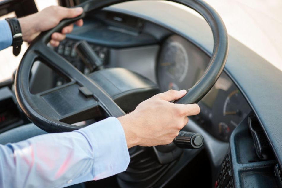 Weil kein Platz mehr im Bus war, wurde der Fahrer attackiert. (Symbolbild)