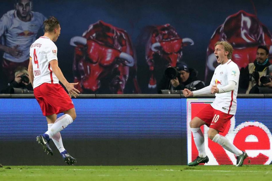 Kapitän Willi Orban und Emil Forsberg fiebern dem Spiel gegen die Bayern entgegen.