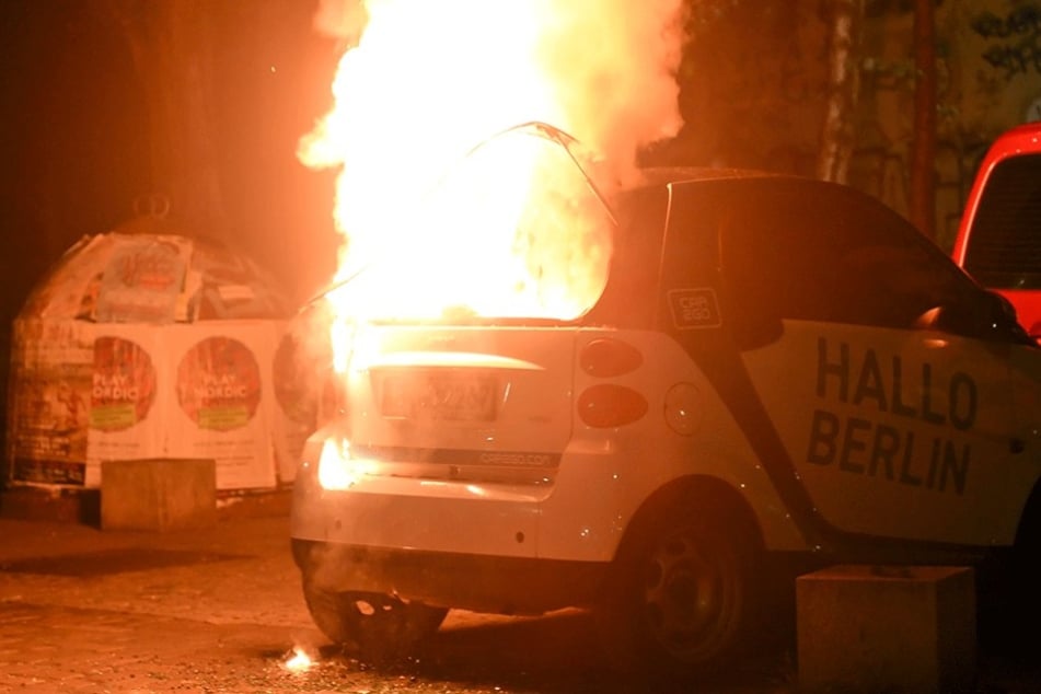 2014 brannte dieser Smart in Kreuzberg. Seitdem hat sich die Zahl der Brandstiftungen mehr als verdoppelt.