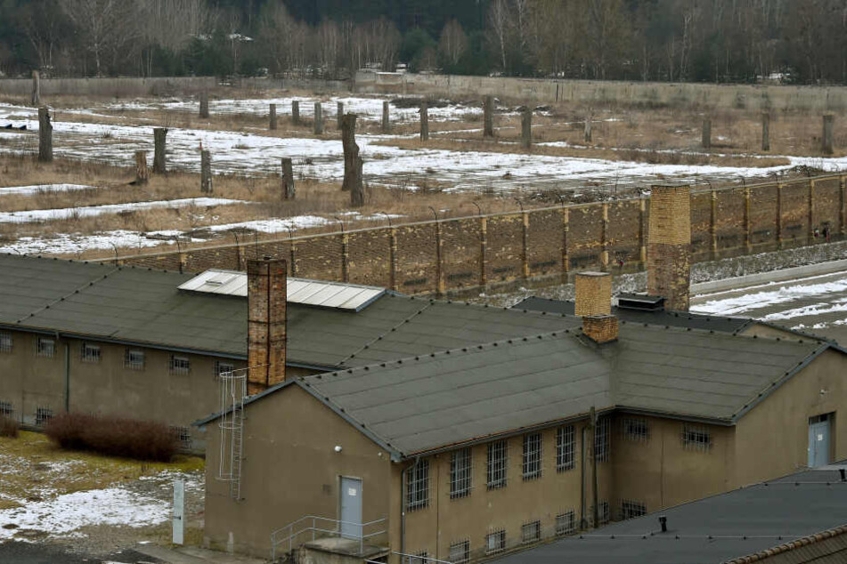 In den Gedenkstätten Ravensbrück und Sachsenhausen wird am Sonntag der Befreiung von KZ-Häftlingen gedacht.