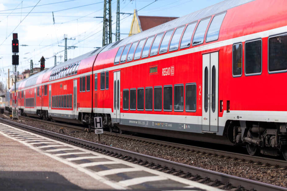 Als der Mann aus dem Zug stieg, kam die Polizei zum Einsatz. (Symbolbild)