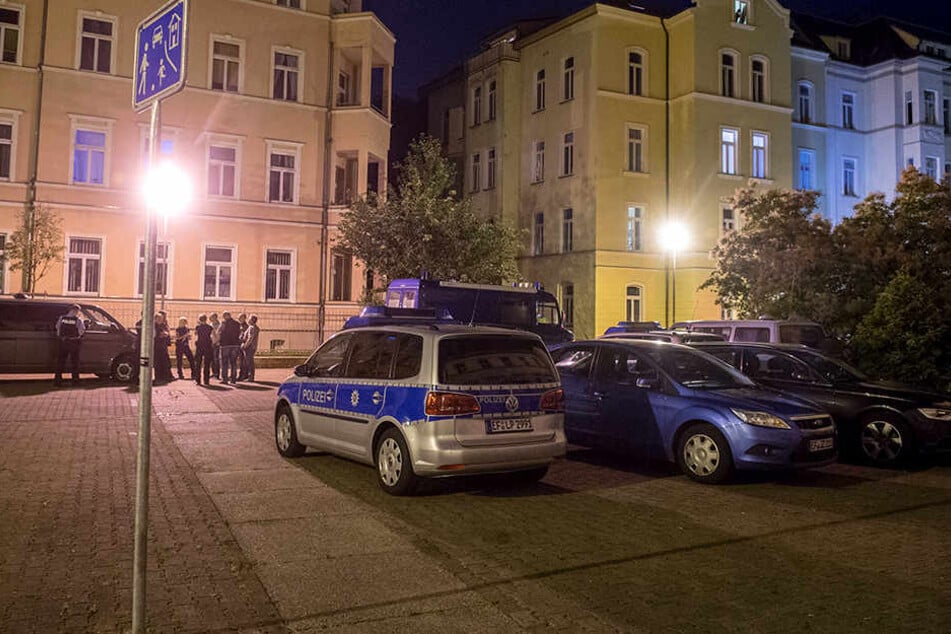 In einer Dachgeschosswohnung des linken Hauses, geschah die furchtbare Tragödie.