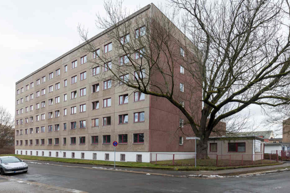 Es wird überlegt, ob eine Unterbringung in Sammel- oder Gemeinschaftsunterkünften (wie hier in der Straßburger Straße in Chemnitz) mehr Sicherheit bietet als in einzelnen Wohnungen.