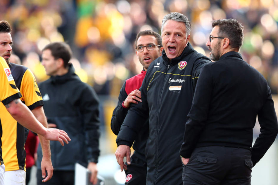 Dynamo-Coach Uwe Neuhaus (2.v.r.) fand das Verhalten seines Nürnberger Kollegen Michael Köllner gar nicht lustig.