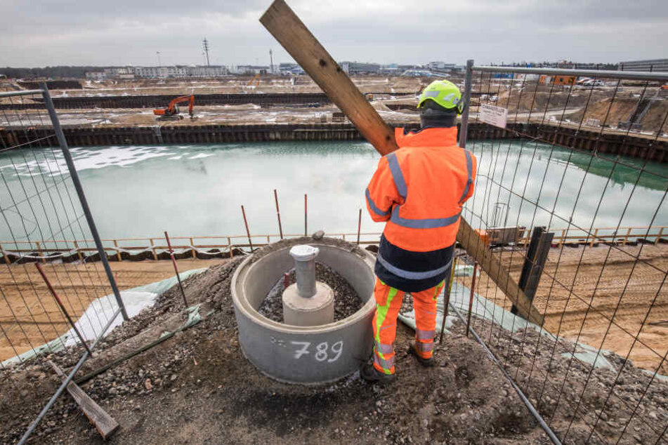 Die Baustelle gleicht derzeit einem kleinen See.