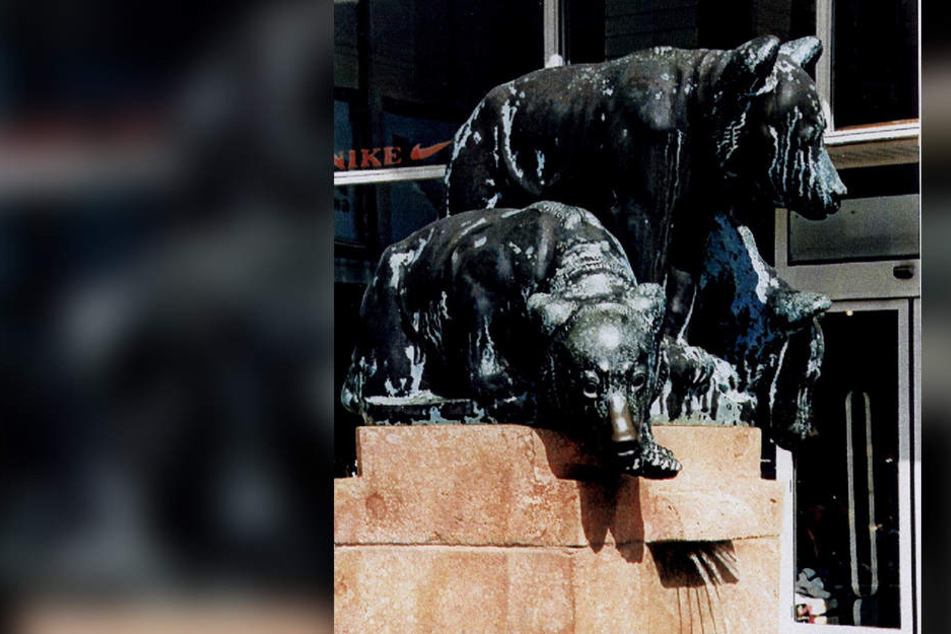 Der Bärenbrunnen stand zuletzt vor dem Sporthochhaus an der Theaterstraße.