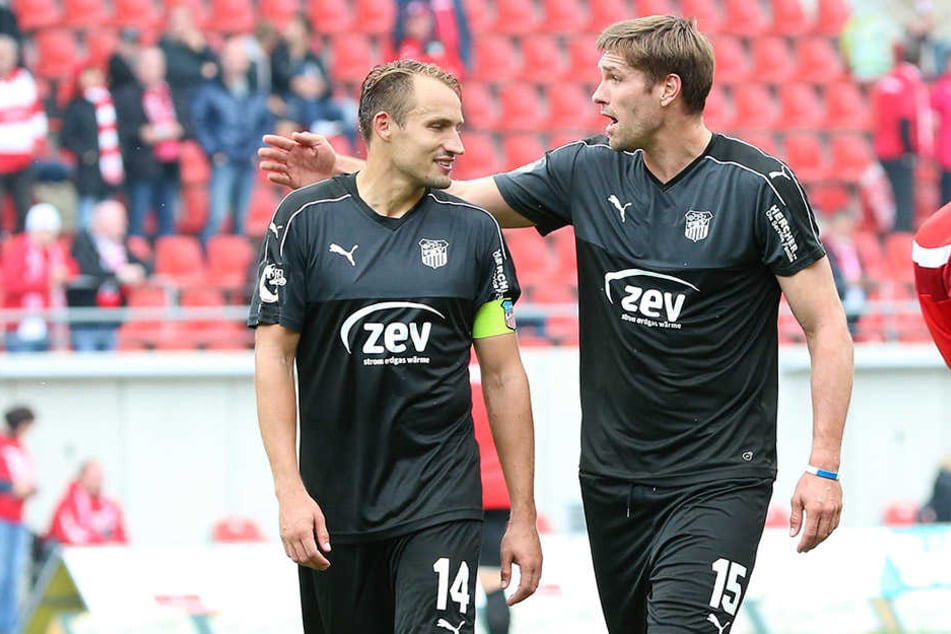 Toni Wachsmuth und Ronny König enttäuscht nach der Niederlage gegen Halle.