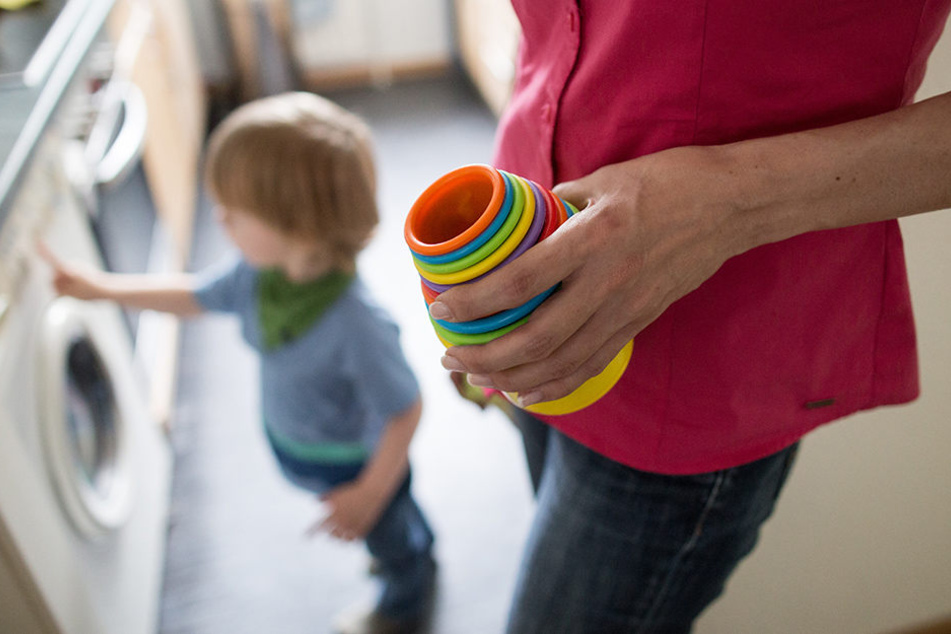 Die Mutter ließ ihre kinder nach einigen Angaben nur wenige Minuten alleine. (Symbolbild).