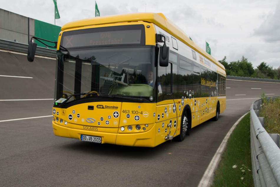 Dieser Elektrobus sollte eigentlich im Regelbetrieb der Linie "79" verkehren. Doch noch scheitert der Verkehr an der Zulassung der Ladestation.
