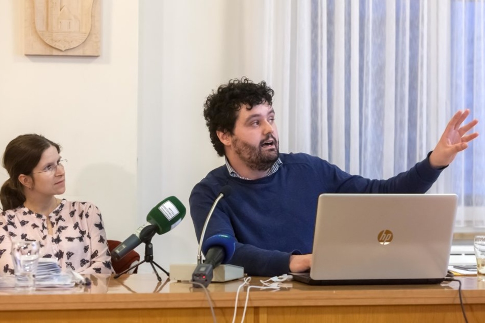 Dr. Anja Zscheppang (37) und Soziologe Martin Otto (34) untersuchten, ob
„Böhmischer Nebel“ krank macht. Das Land registriert die Bürgerbeschwerden
