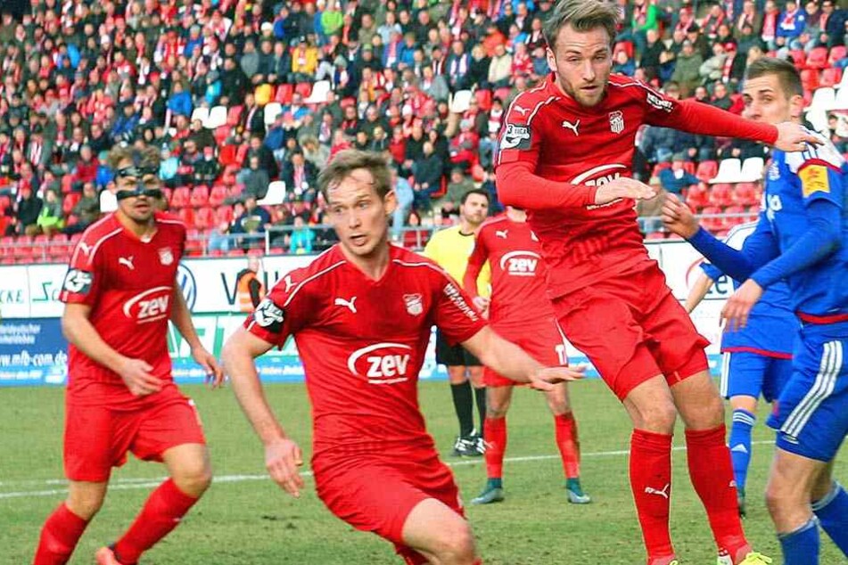 Die Personalkosten müssten beim FSV nach einem möglichen Abstieg in die Regionalliga verschlankt werden. Einige Spieler müssten somit den Verein verlassen.