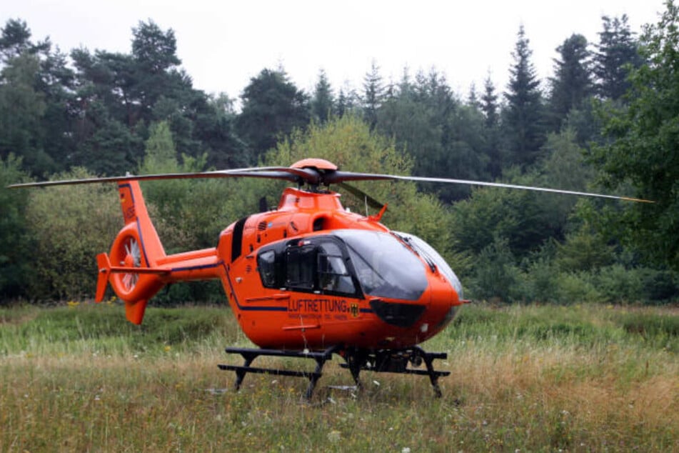 Der Notarzt wurde mit einem Rettungshubschrauber zur Unfallstelle gerufen.