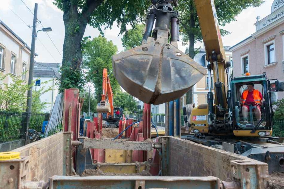 An der Windbergstraße werden Rohrleitungen saniert. Das Wasserwerk Coschütz geht daher vom Netz.