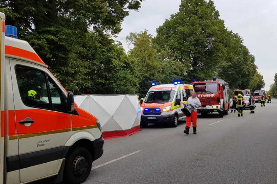 Die Helfer konnten nichts mehr für den Mann tun, er erlag seinen Verletzungen noch am Unfallort.