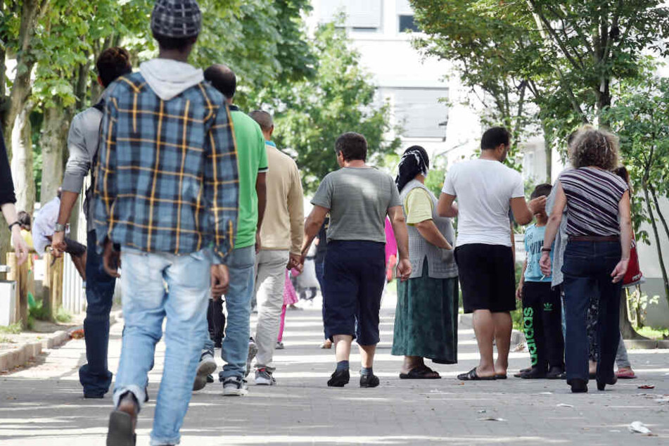 Asylbewerber, über deren Asylantrag nach drei Monaten nicht entschieden wurde, können das Bamf ab sofort verklagen. (Symbolbild)