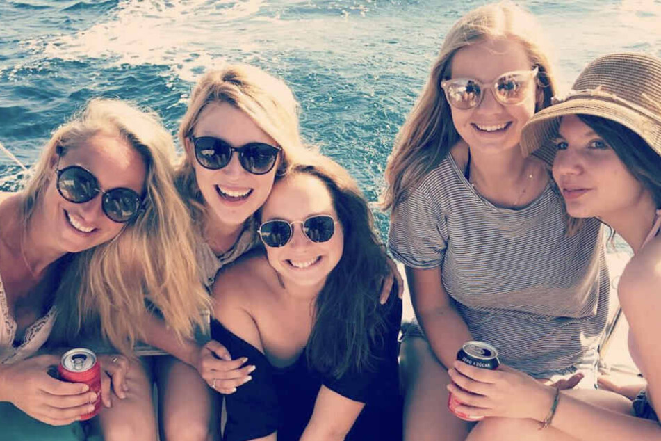 Auf einem Boot haben die Freundinnen die Sonne Spaniens genossen.