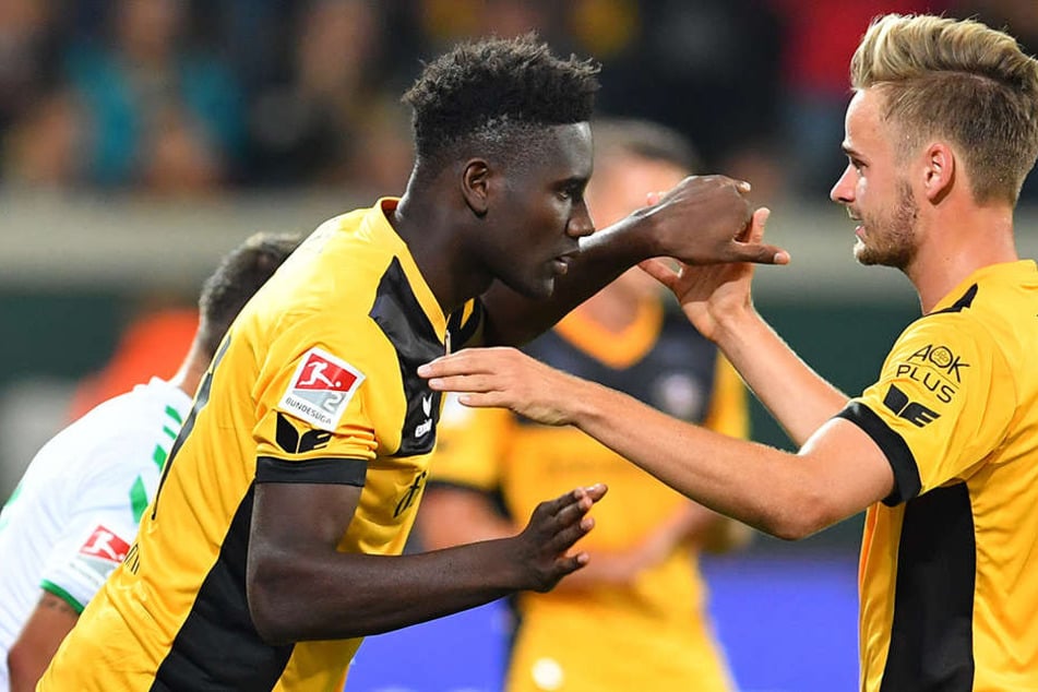 Elf Dresdner Tore: Lucas Röser traf siebenmal, Peniel Mlapa erzielte vier Buden. Entscheidet sich Trainer Uwe Neuhaus für nur einen Stürmer, dann muss Mlapa gegen Regensburg auf die Bank.