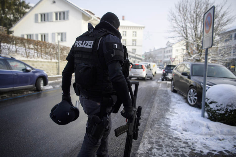 Die Täter nahmen eine Frau als Geisel. (Symbolbild)
