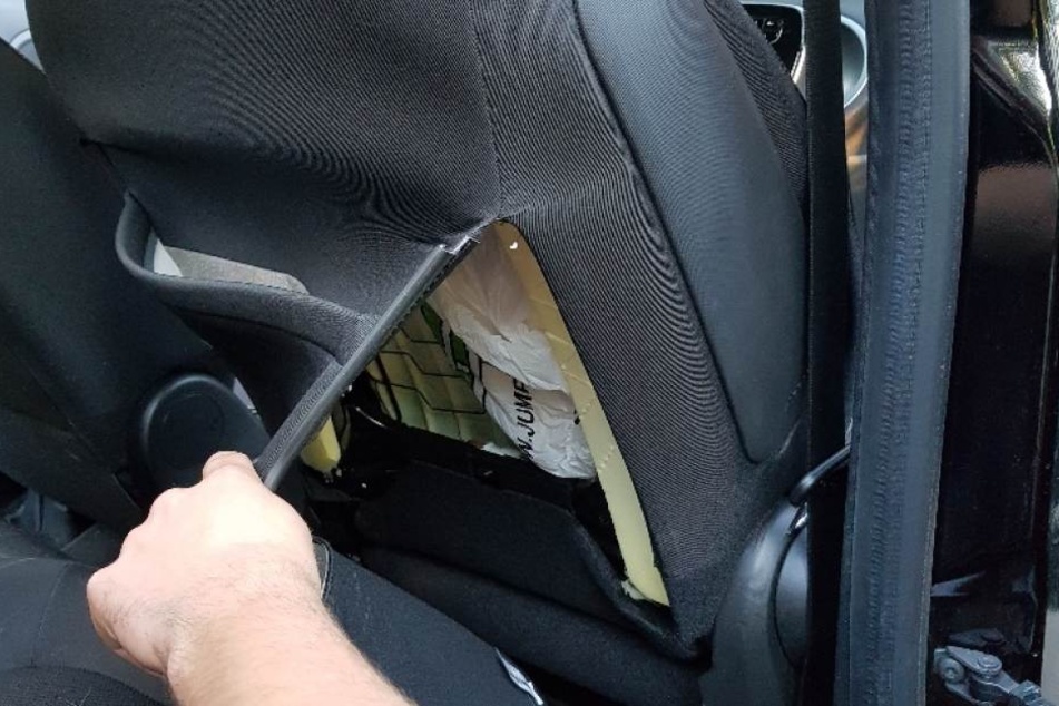 In der Sitzlehne wurde die Bundespolizei fündig.