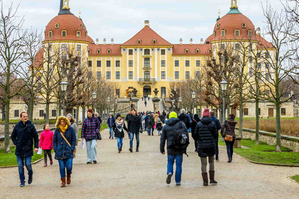 Am Samstag könnt Ihr bei der Aschenbrödel-Ausstellung nur mit Bargeld zahlen.