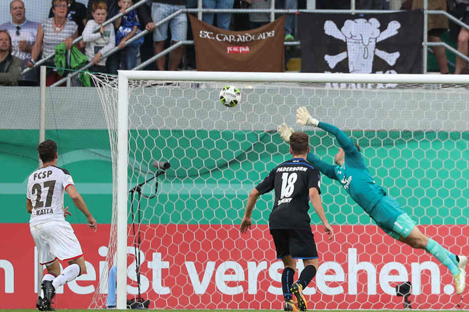 Beim 1:0 für den SCP gab es für St.-Pauli-Keeper Himmelmann nichts zu halten.
