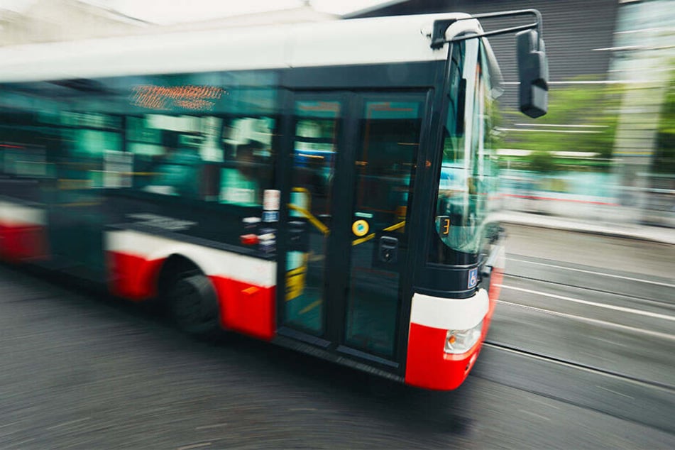 Vom Bus erfasst. Tödlicher Unfall in Wuppertal. (Symbolbild)