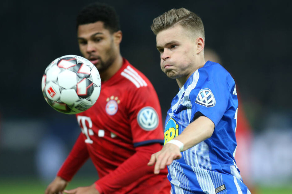 Bald Teamkollegen im DFB-Team? Herthas Maximilian Mittelstädt (r.) im Zweikampf mit Nationalspieler Serge Gnabry (l.).