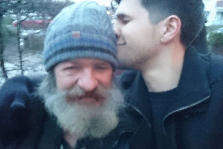 Vater und Sohn wieder vereint.