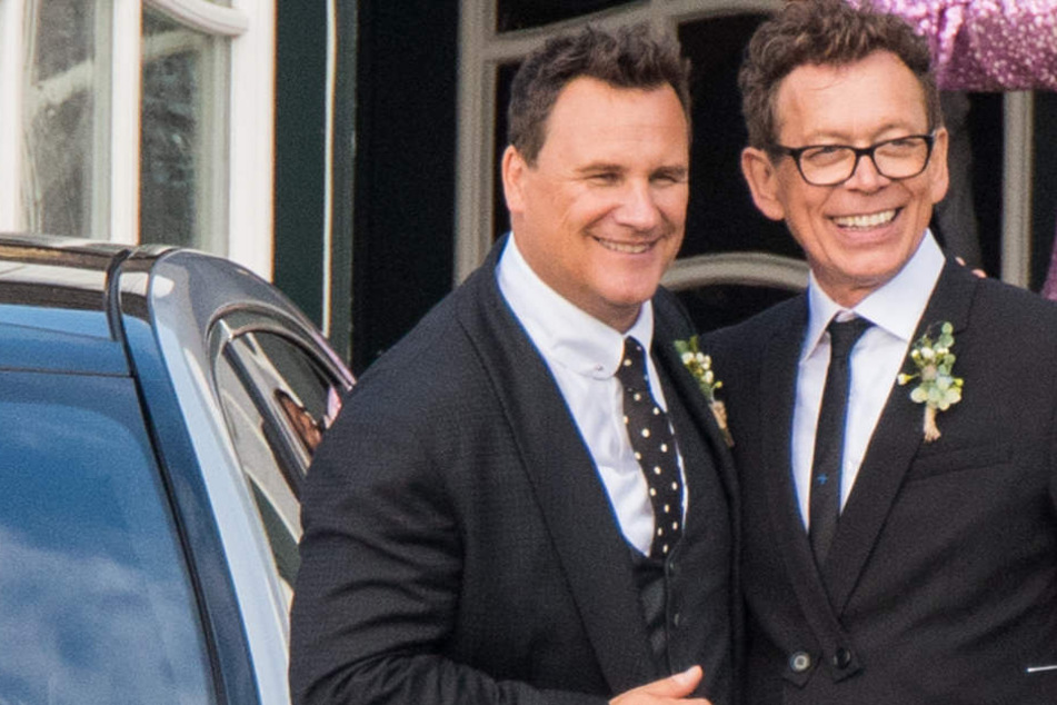 Guido Maria Kretschmer (l) und seine Jugendliebe Frank Mutters (r) auf ihrer Hochzeit.