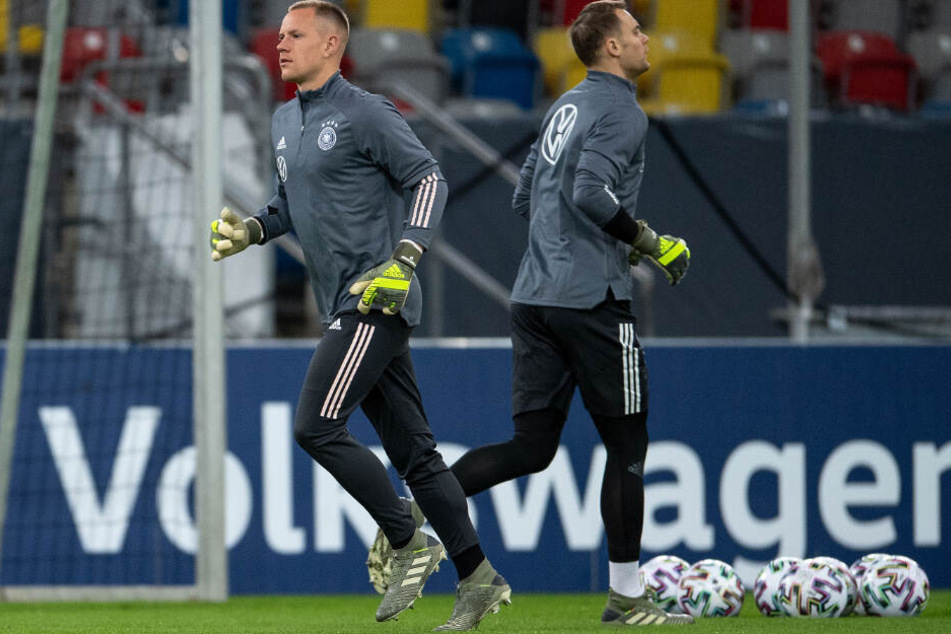 Schiedlich friedlich.Ter Stegen und Manuel Neuer teilen sich die beiden kommenden Länderspiele auf.