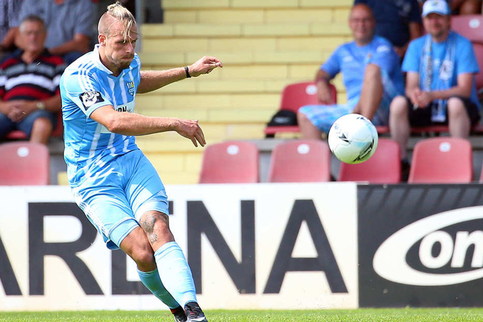 Der Neu-Chemnitzer Maurice Trapp im Teststpiel gegen Meuselwitz am Ball.