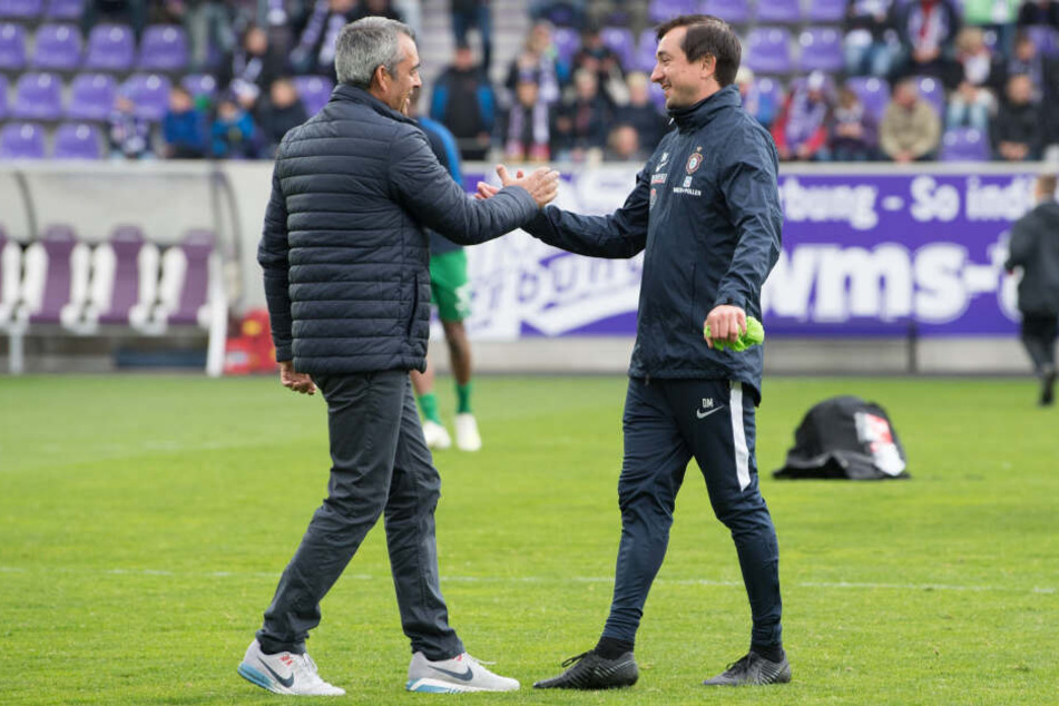 Shake hands zwischen zwei Trainern, an denen die Entlassungswelle vorübergegangen ist: Bochums Robin Dutt (l.) und Aues Daniel Meyer.