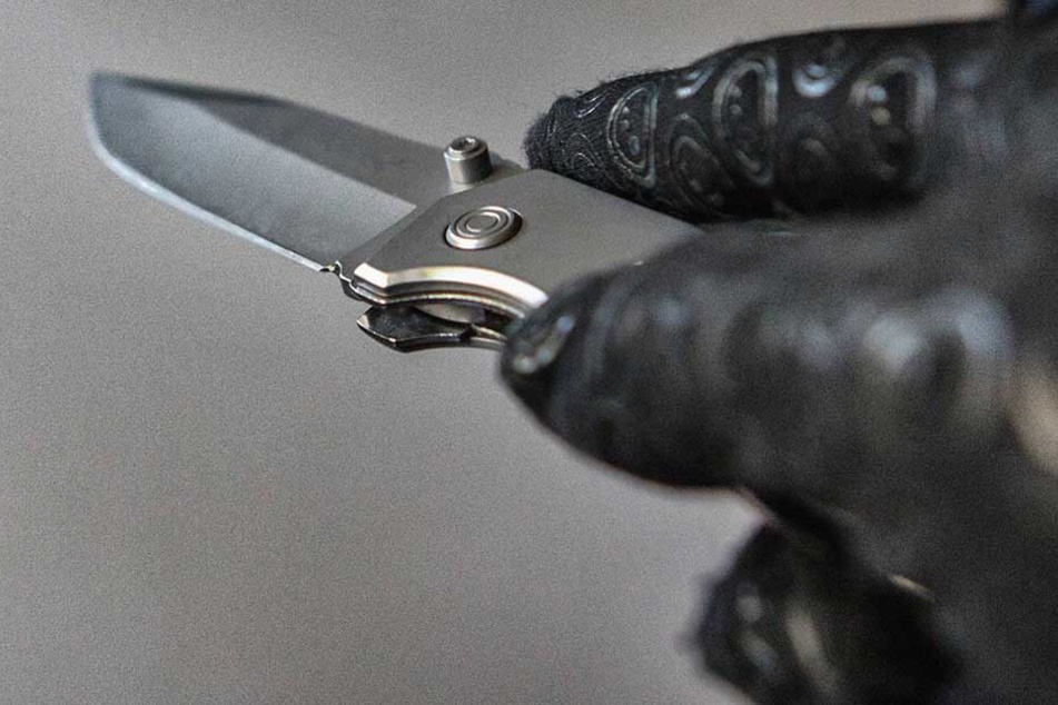Das führen solcher Einhandmesser ist verboten.