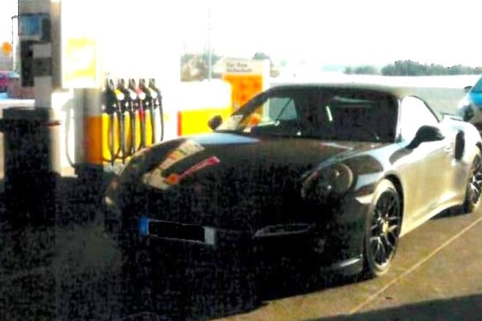 Der zurückgelassene Porsche an der Rasthof-Tanke Herzsprung.