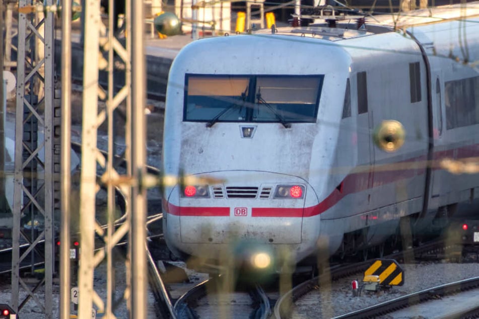 Der 31-Jährige war kurz vor seiner Festnahme noch ohne Ticket zwischen Stuttgart und Ulm unterwegs. (Symbolbild)