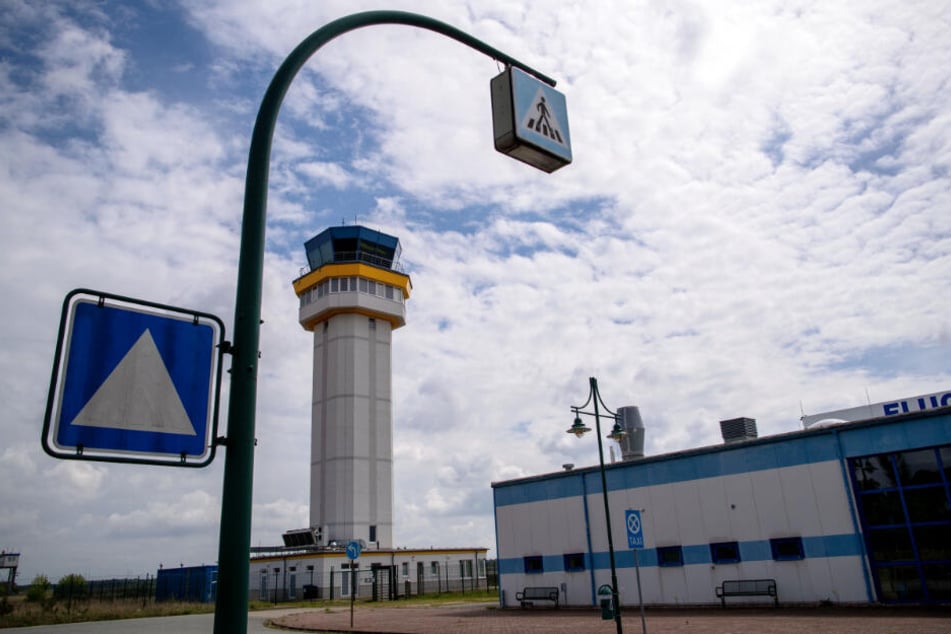 Den Tower des Flughafens baute der chinesische Investor neu.