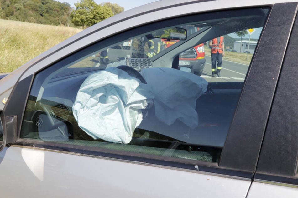 Der Aufprall war so heftig, dass die Airbags ausgelöst wurden.