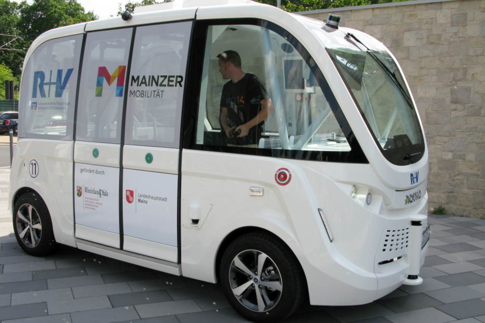 An Board ist statt eines Fahrers lediglich ein Operator, der die Fahrt überwacht.
